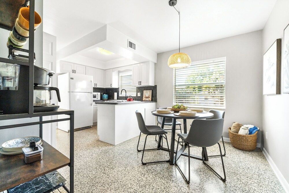 Sunny Side Up A Charming Retreat! - Image 2