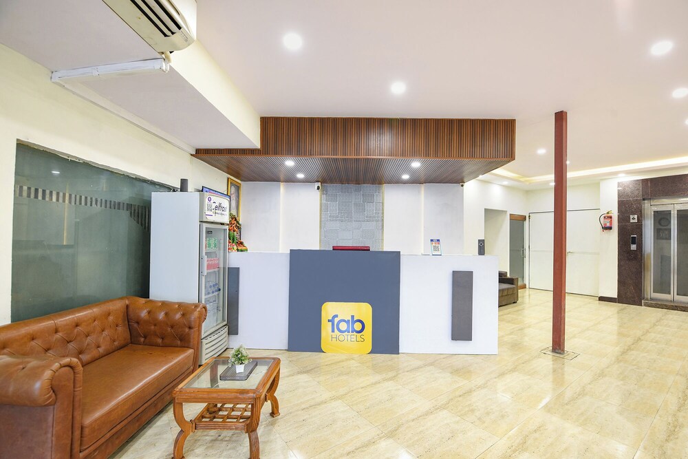 Fabhotel Lazeeno