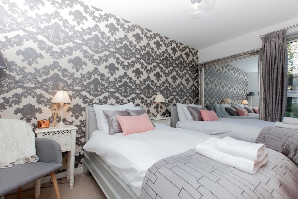 Holyrood Residence - Luxury Apartment With Parking