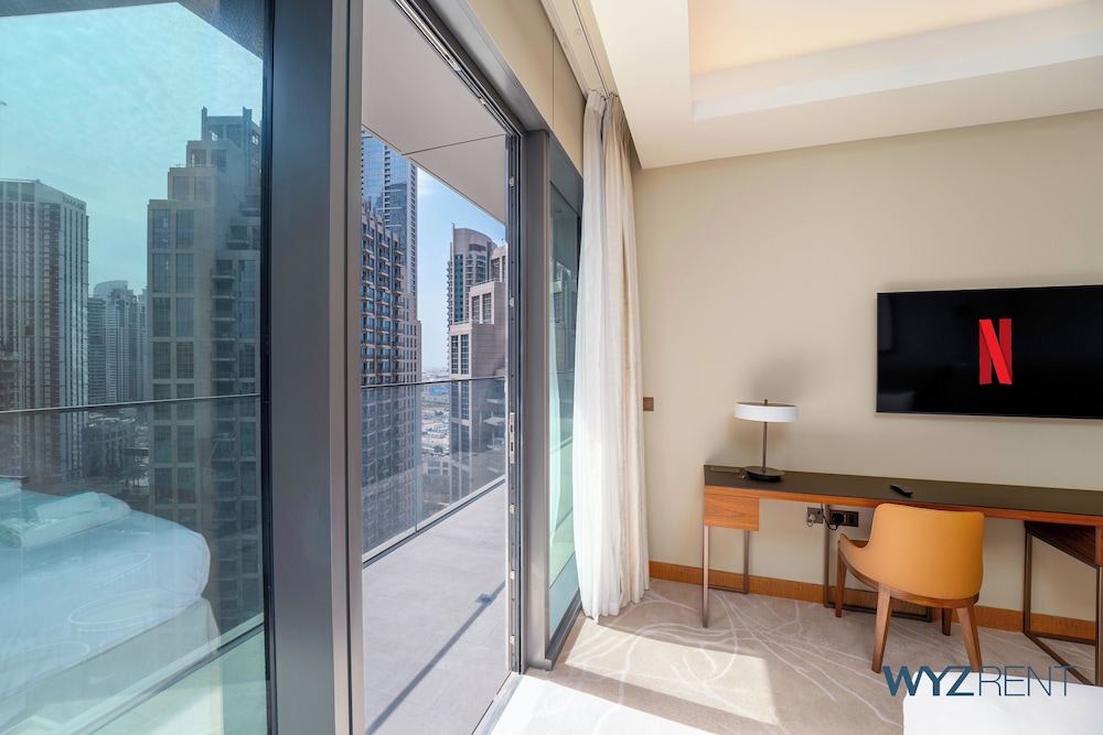 Posh 2 BR in Address Opera Mall Access