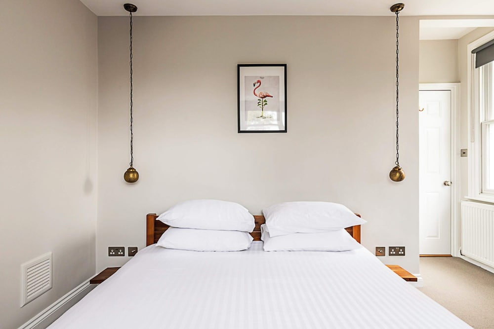 Rustic and Contemporary Haven in Brixton