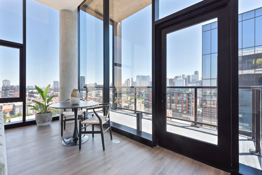Fulton Market Penthouse 4BR Family Fun Views