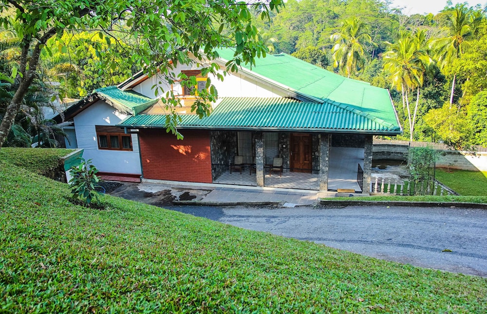 AA Circuit bungalow