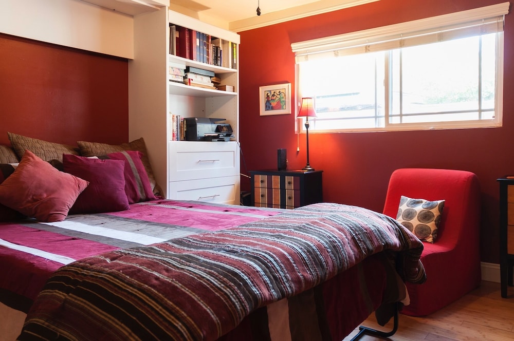 Large Groups Sequoia Park, CA Coast Wineries, Skiing. Enjoy Fire Pit, Hot Tub, Outdoor Kitchen