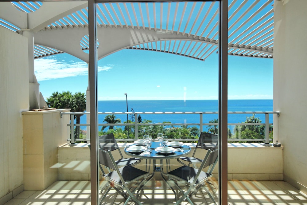 Oceanside Terrace Apartment by Holiday Rental Management
