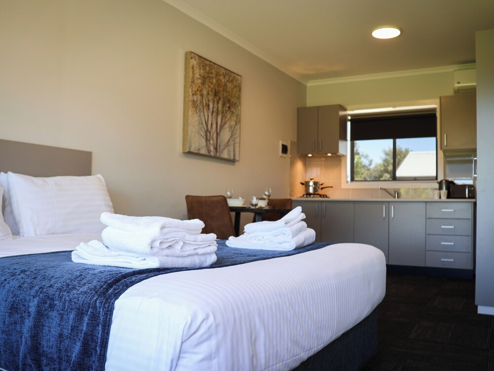 Eastend Studio Apartments