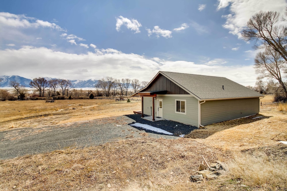Beautiful Jefferson River Cabin w/ Mountain Views! - Property Image 6