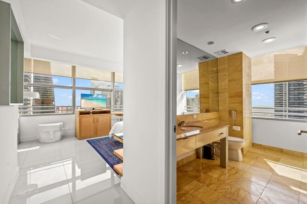 Luxury Brickell 3 Beds Sleeps 8