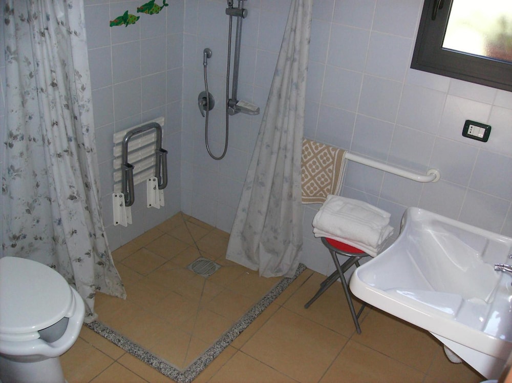 Photo 33