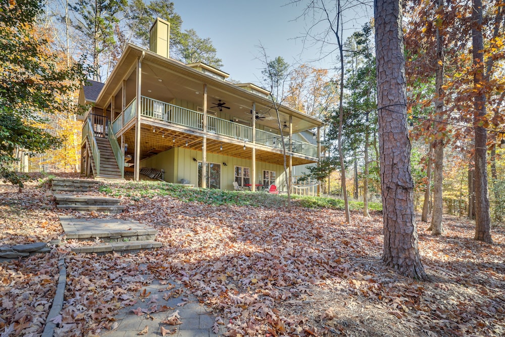 Waterfront Lake Anna Home: Kayaks & Private Dock view 2