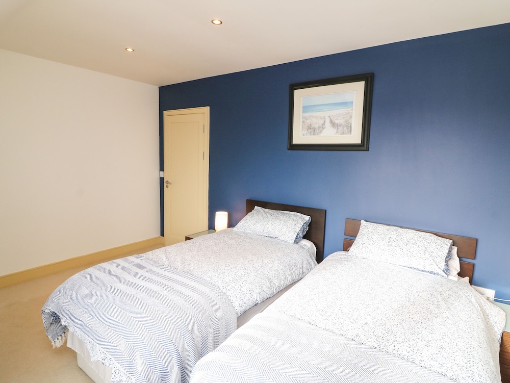 Ring of Kerry Golf Club Cottage view 2
