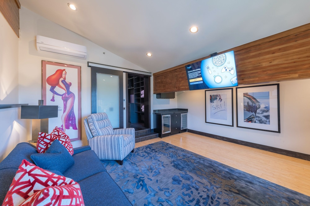 Penthouse Silver Lake Village by Luxury Mountain Destinations view 5