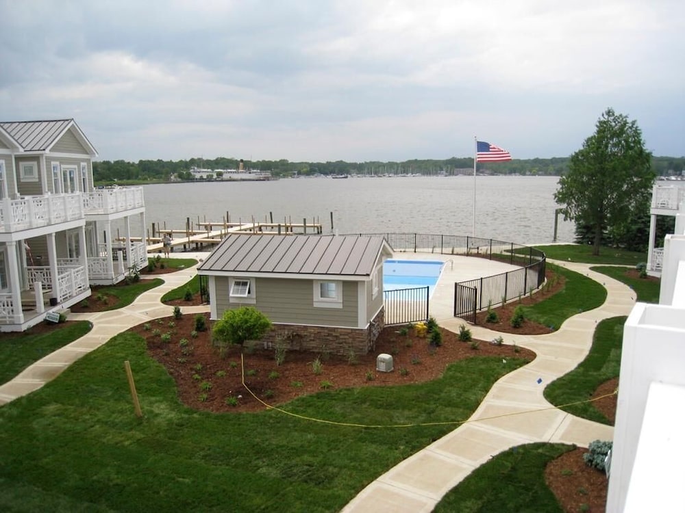 Saugatuck Harbor House