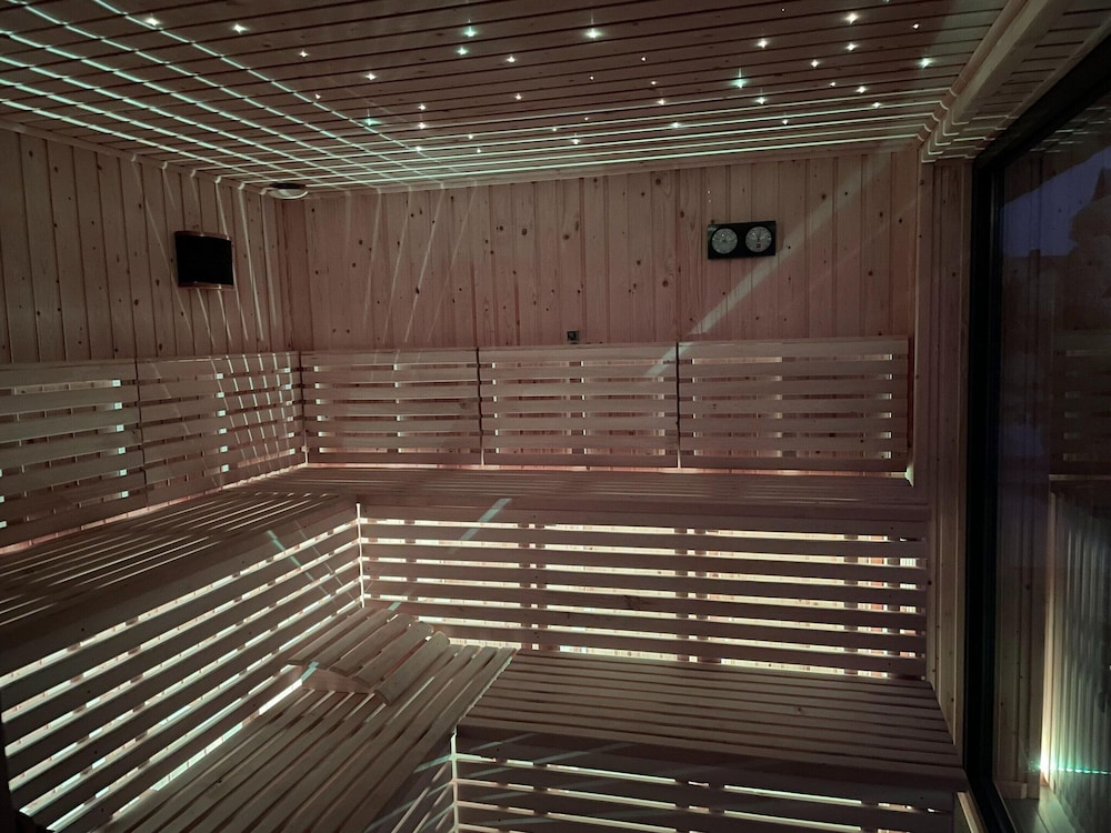 Holiday Homes Near the Sea, Sauna, Whirlpool