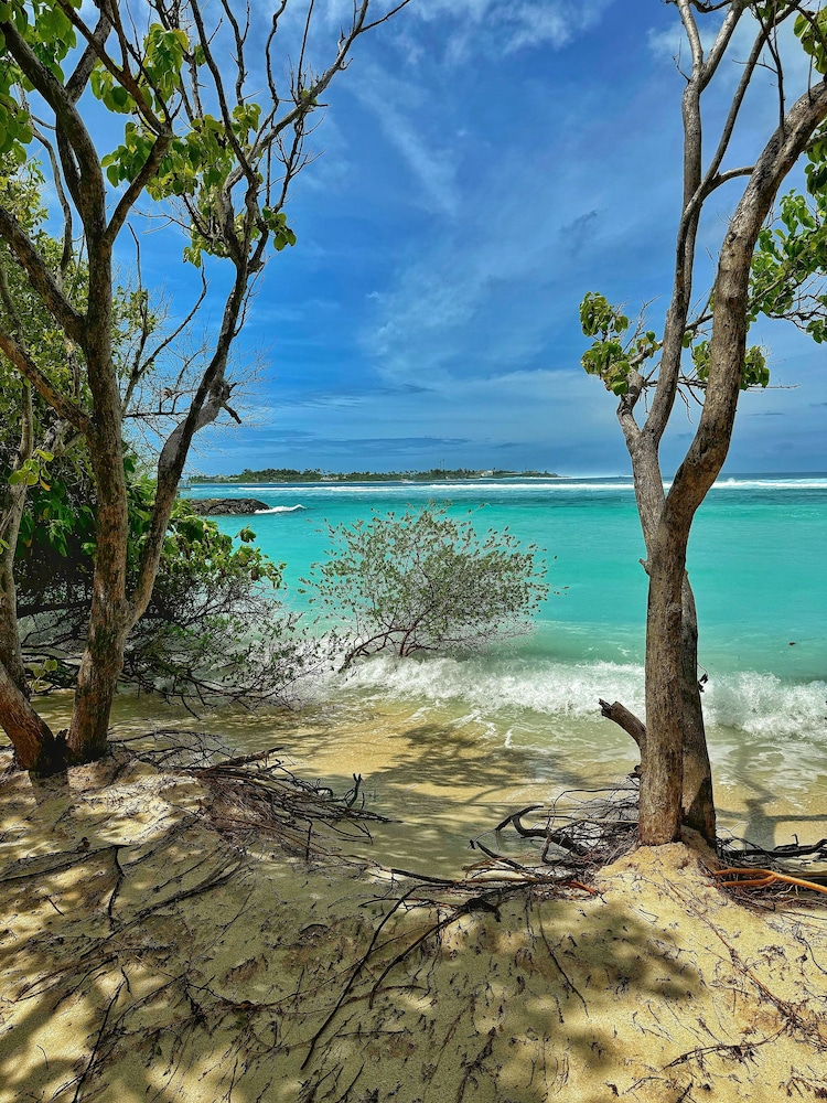 Azaya Beach Maldives Thulusdhoo