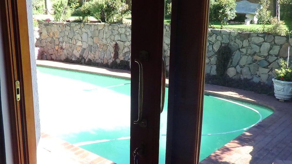 Mizizi House of Sandton Bed & Breakfast
