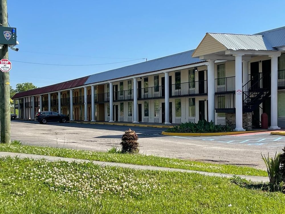 Orangeburg Inn & Suites