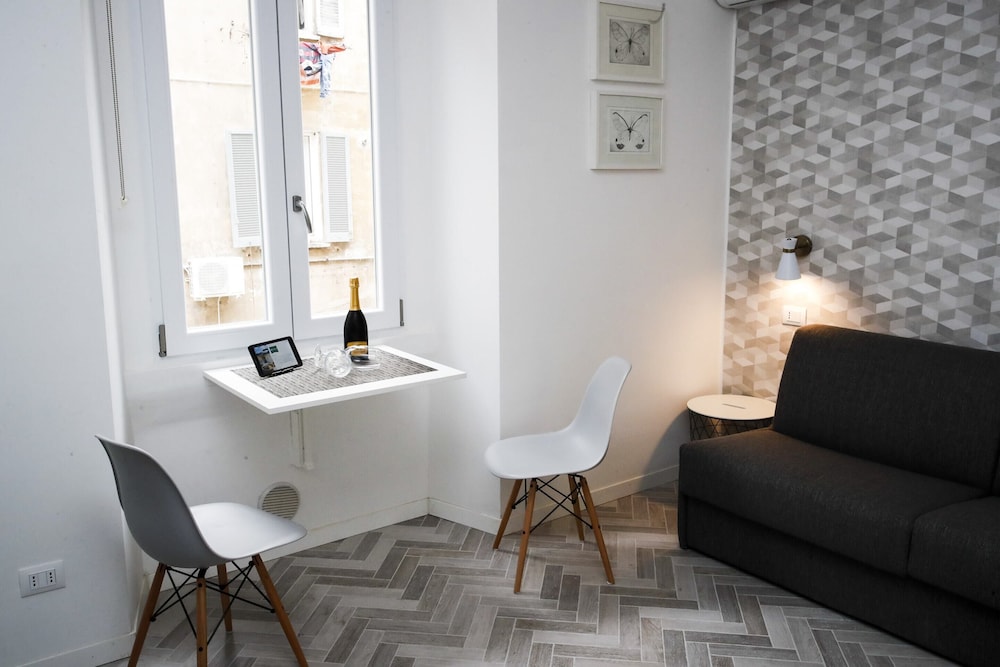 Cozy Studio in Bocconi Area, Milan