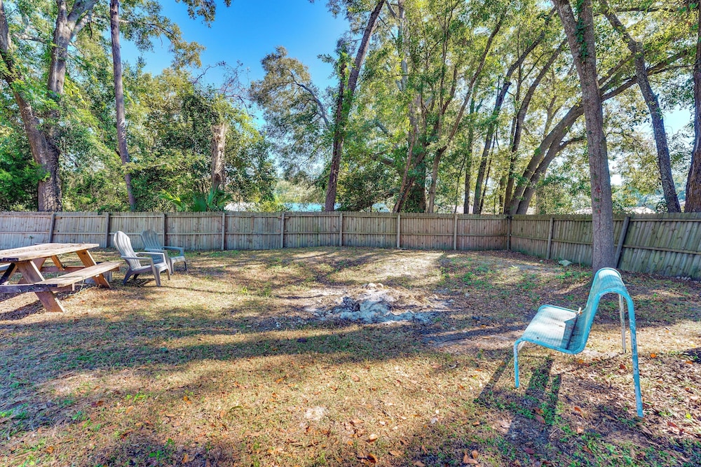 Kayak, Snorkel & More: Quiet Home in High Springs!