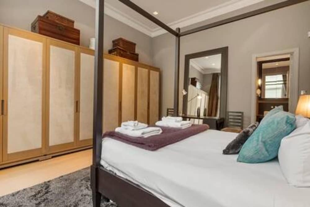3-bdr Magnificent Harrods Knightsbridge Apartment
