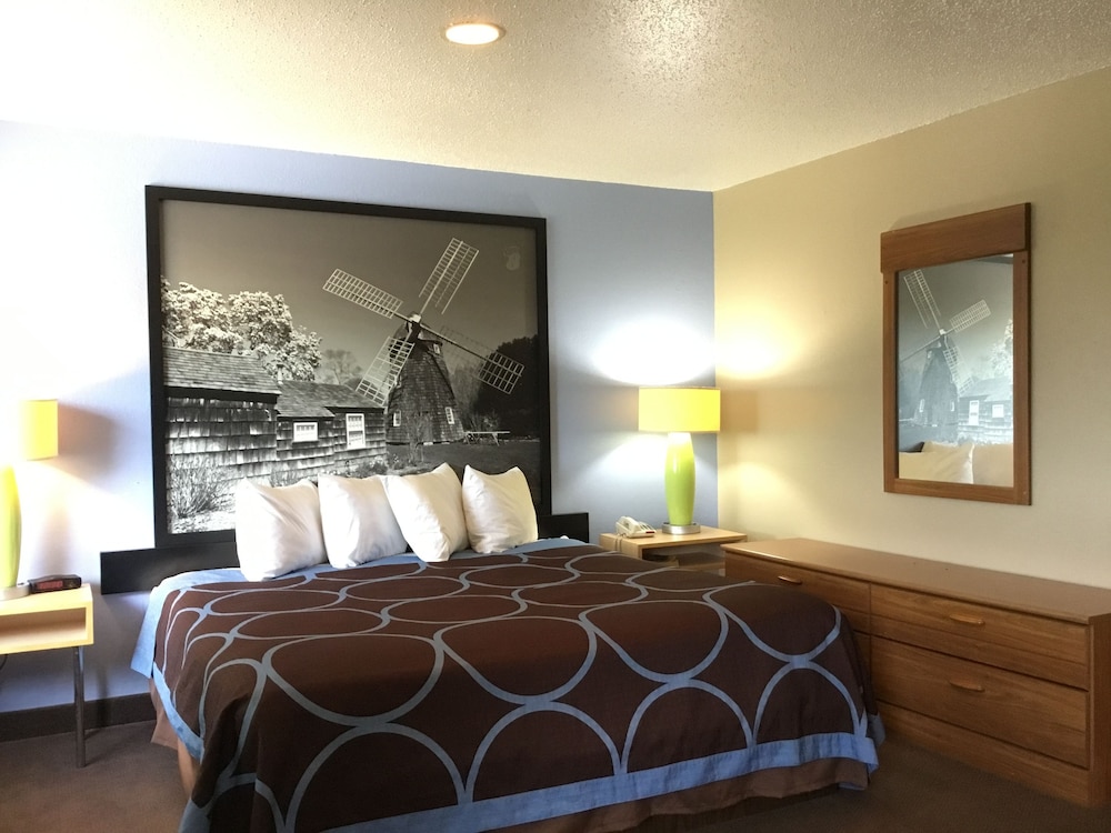Newburgh Vacations - Super 8 by Wyndham Newburgh/West Point Near Stewart Airport - Property Image 16