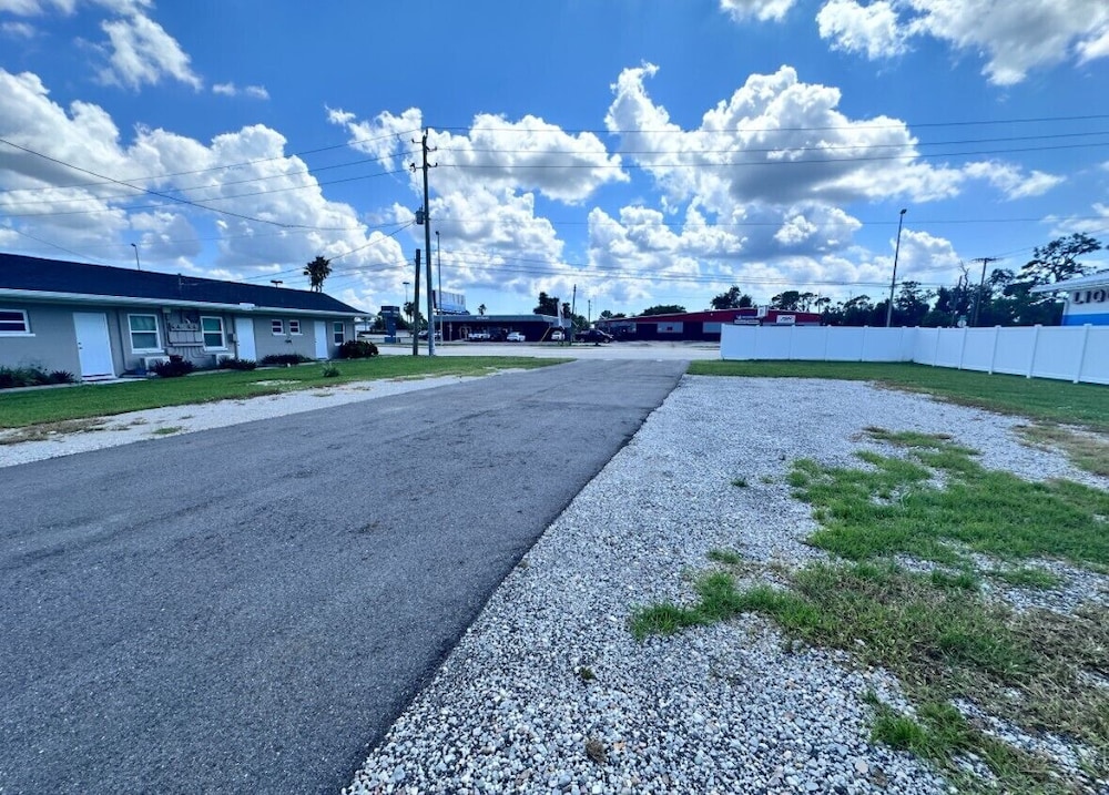 Lemon Bay Motel