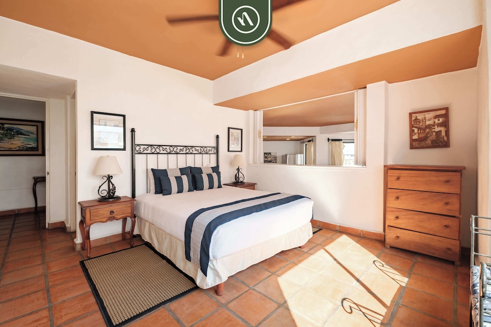 Amazing 2 BR Condo - Partial Oceanview - Pool