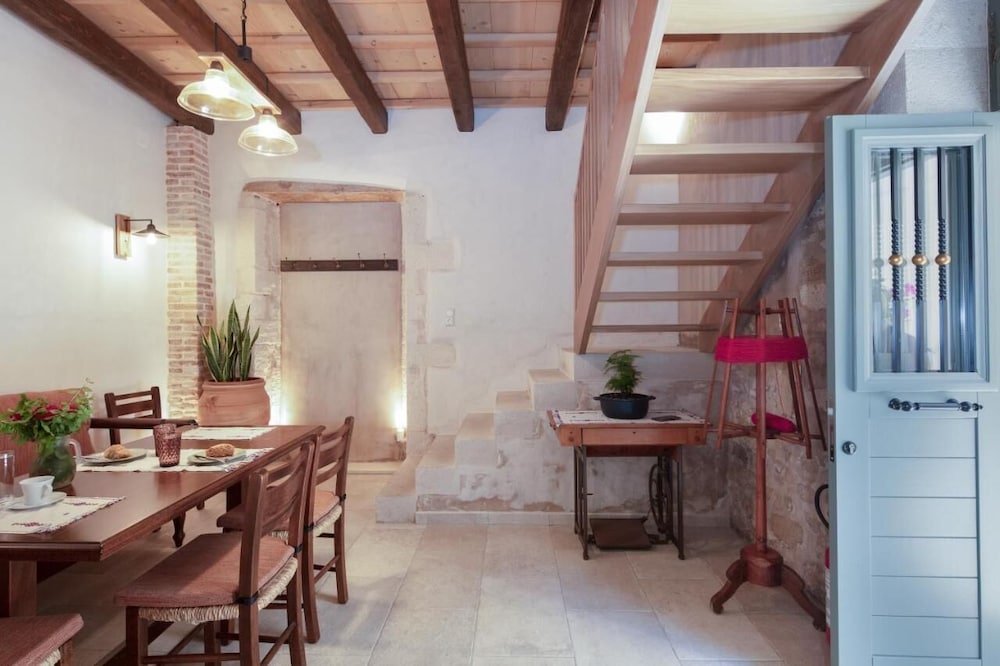 Domus Clodia-sensing Rethymno's Old Town