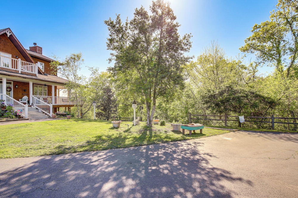Sevierville Home w/ Mountain & Countryside Views view 3