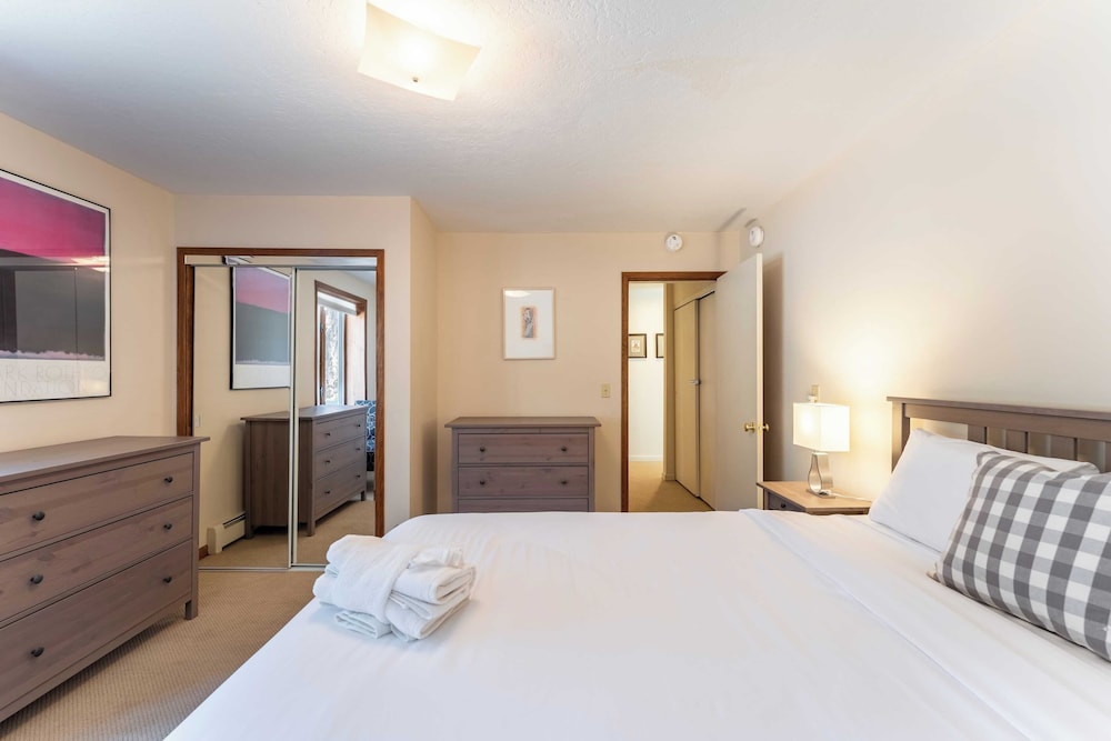 Crystal View by Avantstay Al Fresco Dining w/ View of Lake Tahoe + Crystal Bay