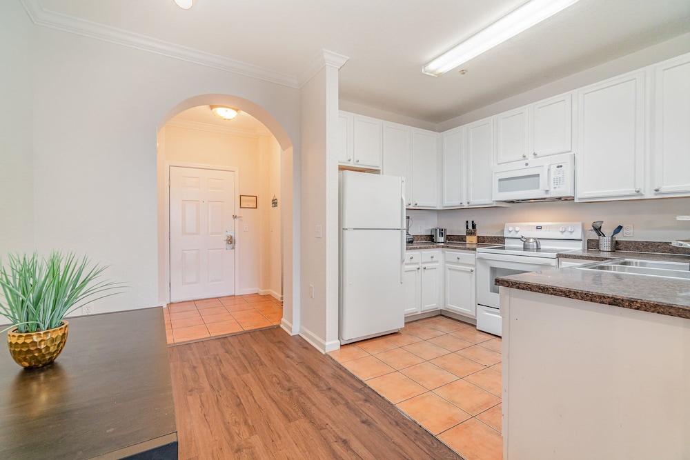Upstay Modern 3BR Condo Pool Patio Near Disney