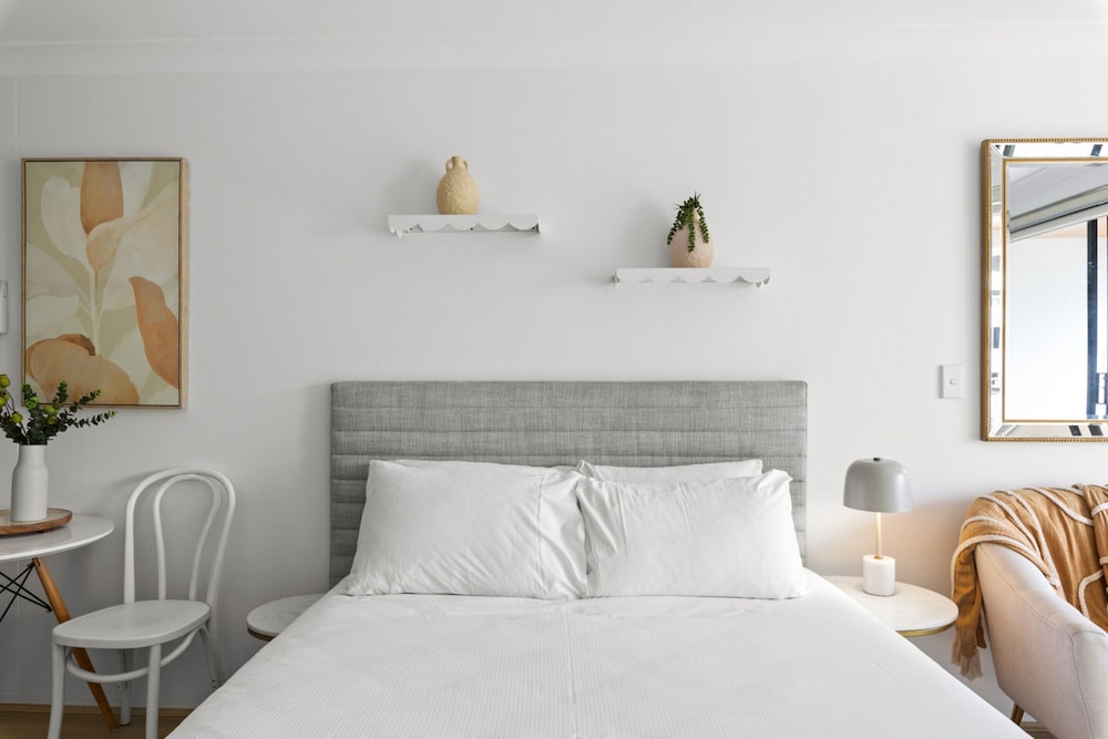 Ideal Studio Inner-city Pad With Private Balcony