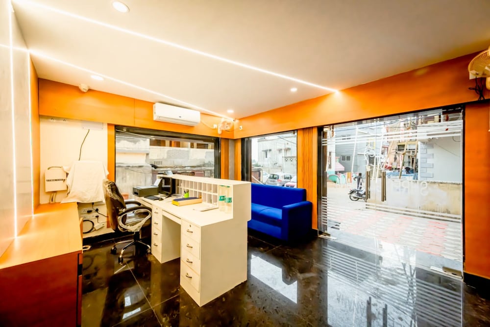 Lobby & Reception