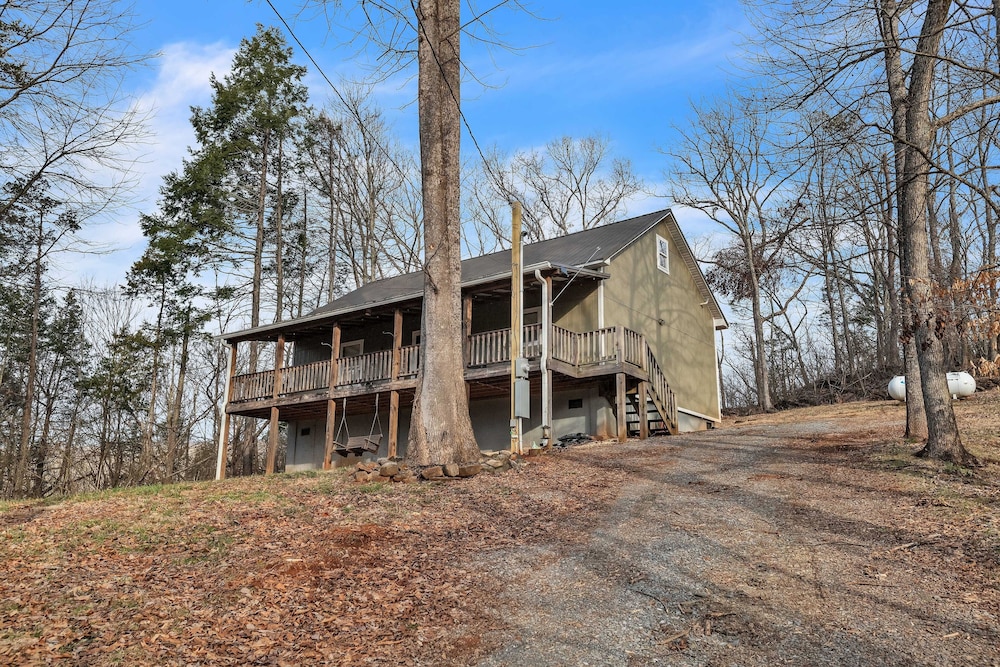 Hillside Hideaway 2 Bedroom Cabin