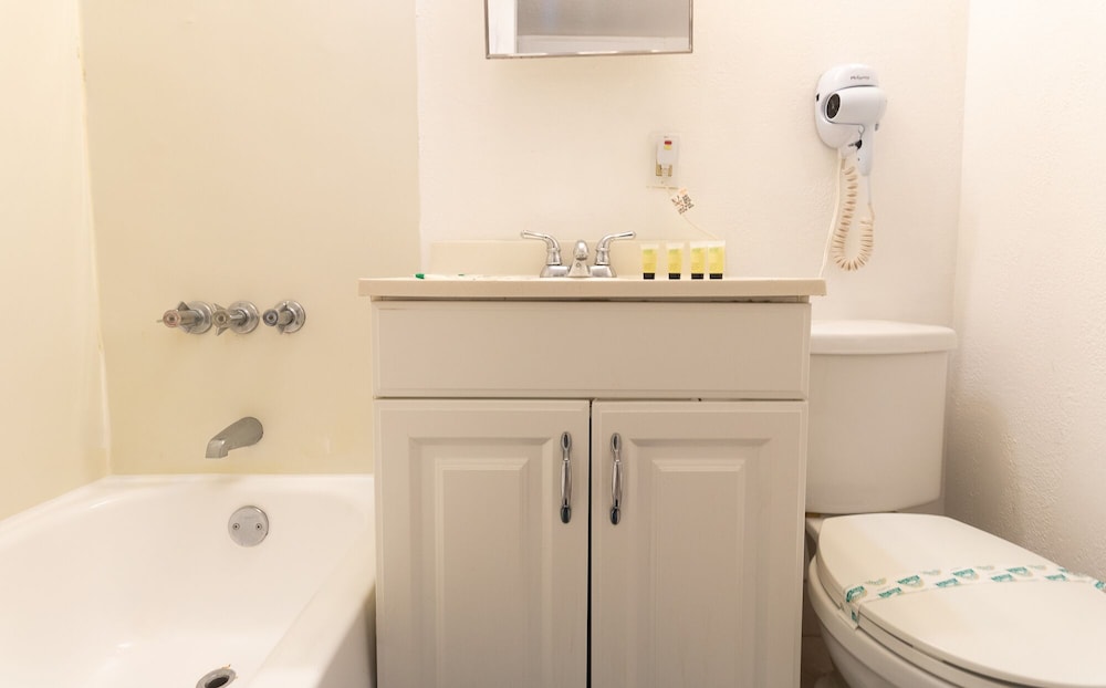 551 City View Hollywood - Image 3