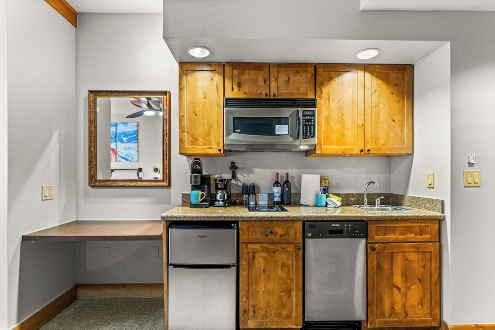 The Grand Lodge by Traverse Hospitality (No Resort Fees)