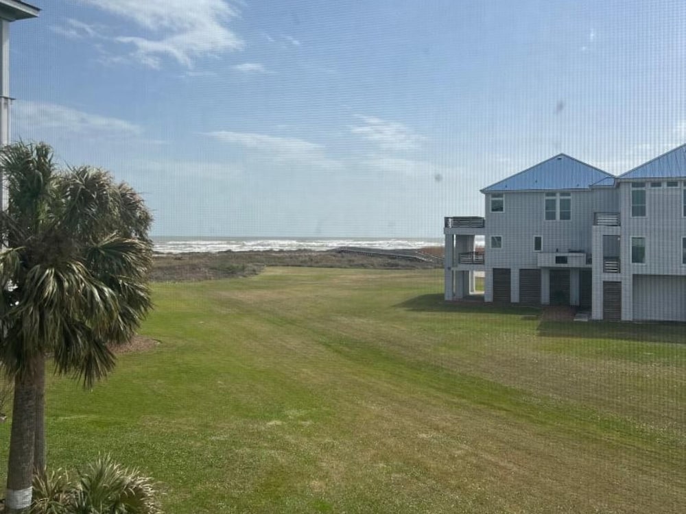 Sanctuary by the Sea by Ryson Vacation Rentals