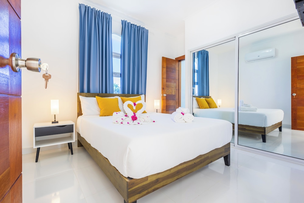 3-BR Villa with Pool & Rooftop Jacuzzi