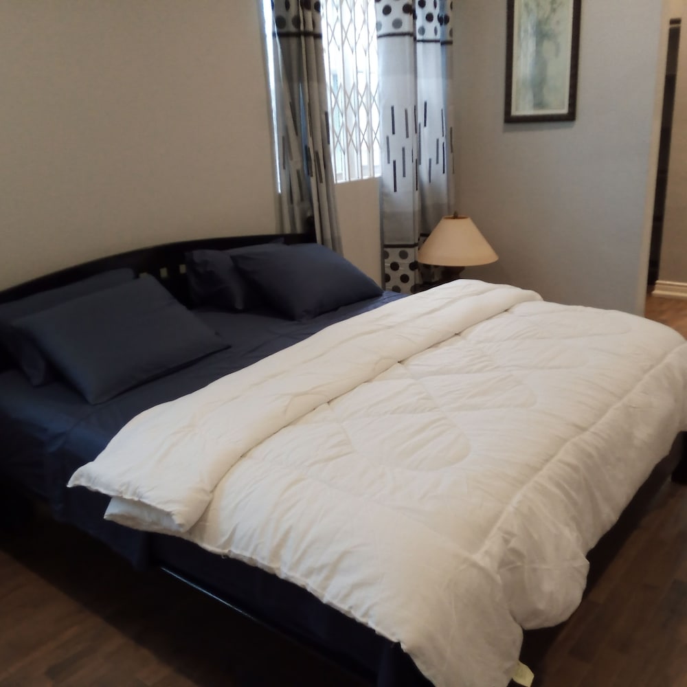 4 Bedrooms Family House Sakumono view 2
