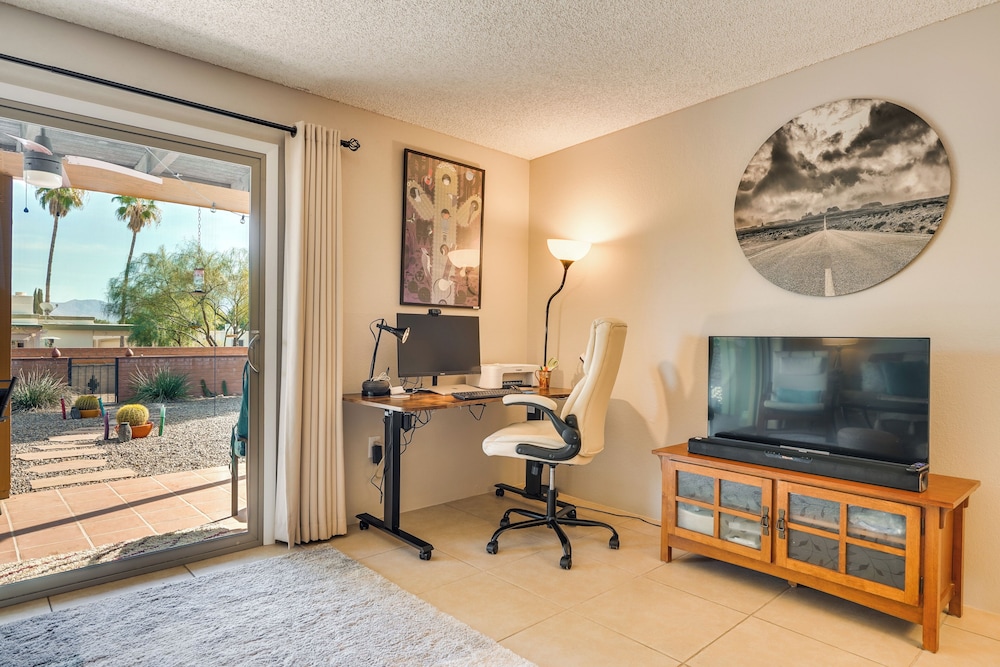 Pet-friendly 55+ Green Valley Home w/ Golf Gear!