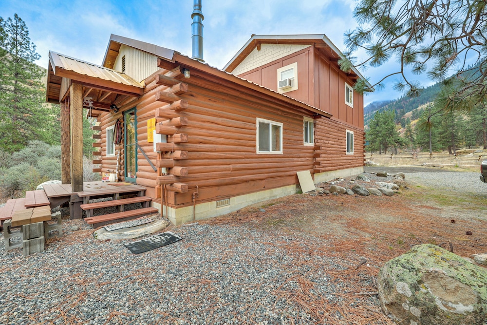 Cabin on Little Salmon River ~ 10 Mi to Riggins!