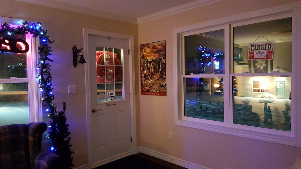 Cornwall Vacations - The White Horse Motel - Property Image 2