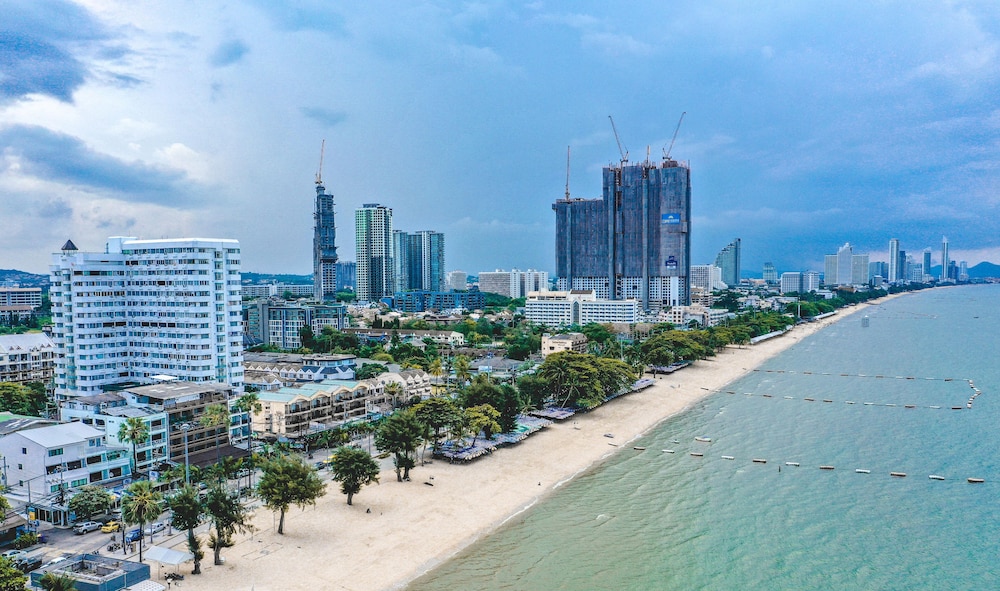 Hotel Mermaid Beach Resort - Image 1