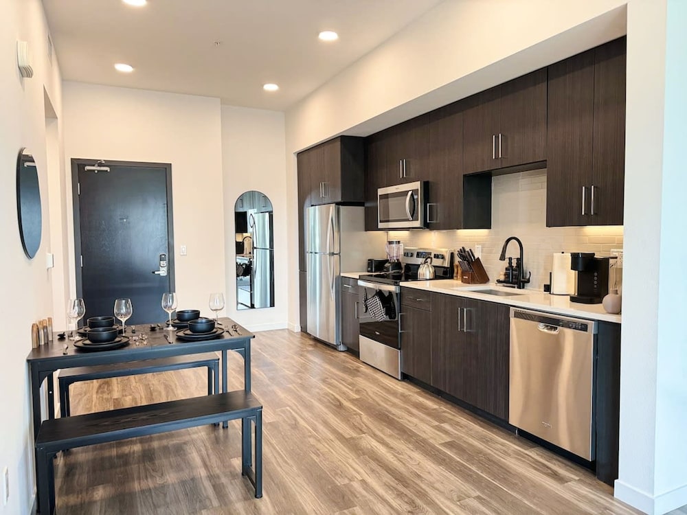 Modern Mid-hollywood Home Sunset View Free Parking