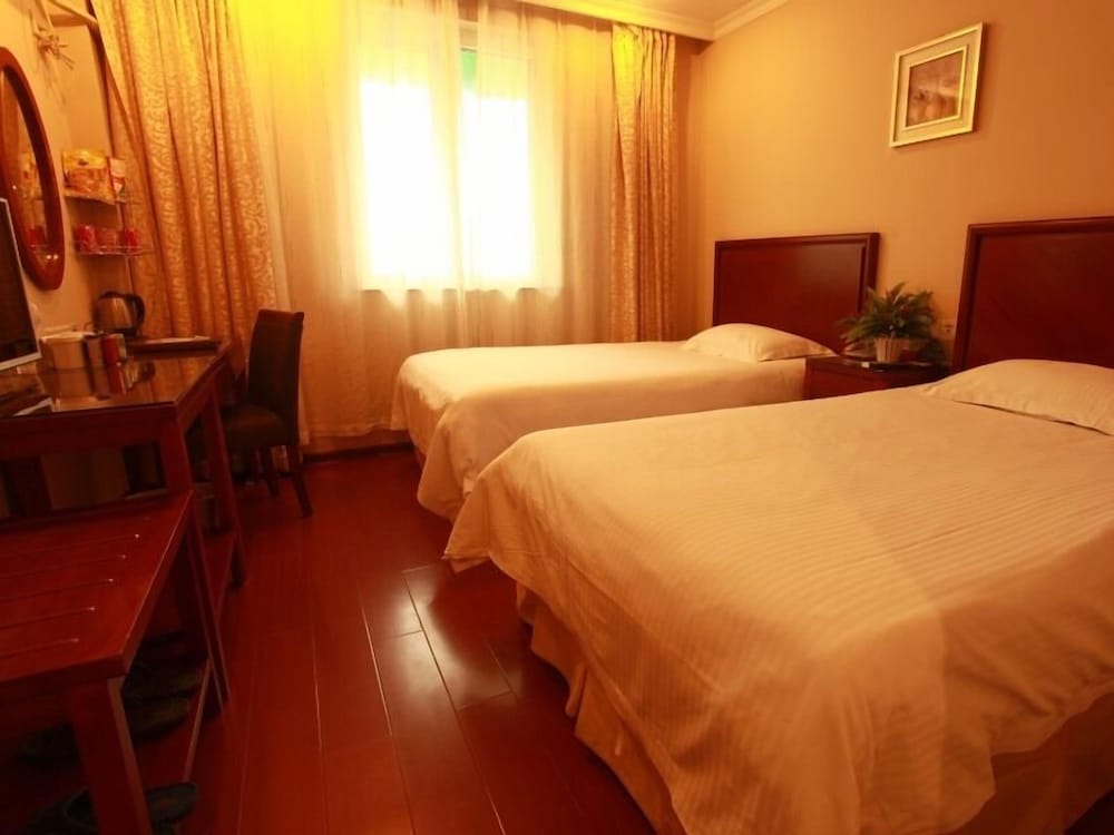 GreenTree Inn JiNan Bus Terminal Station Express Hotel view 2