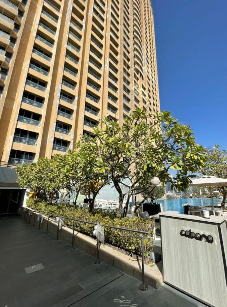 Luxury stay at Fashion Avenue Dubai Mall Residence