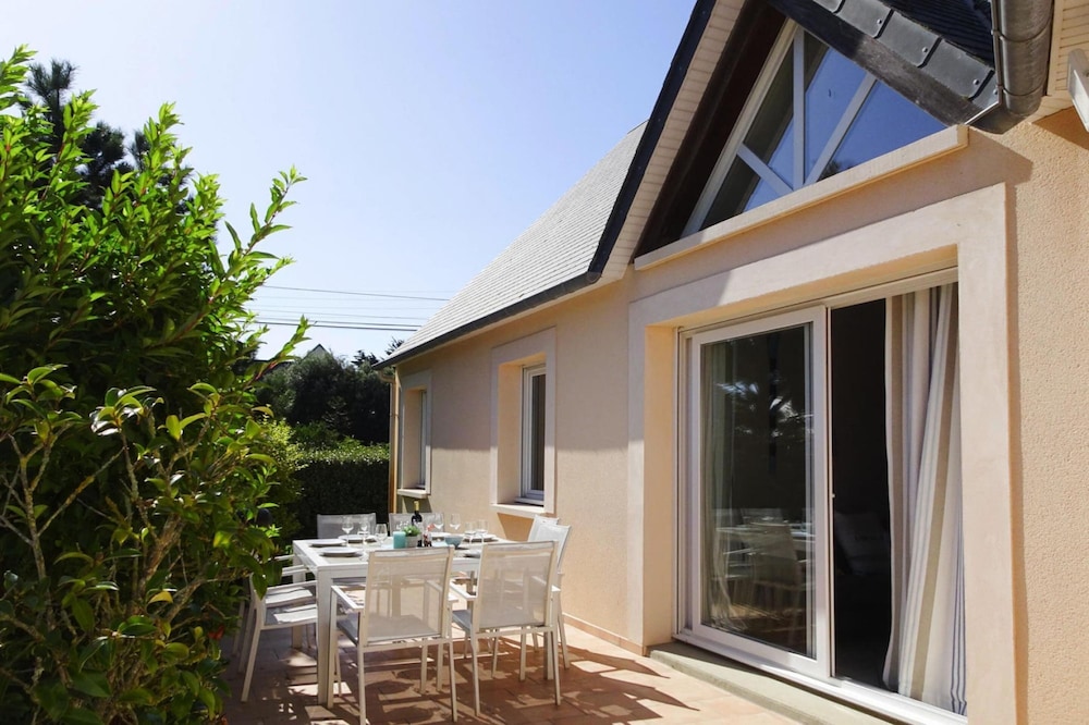 Cottage in Saint Germain sur Ay photo 4