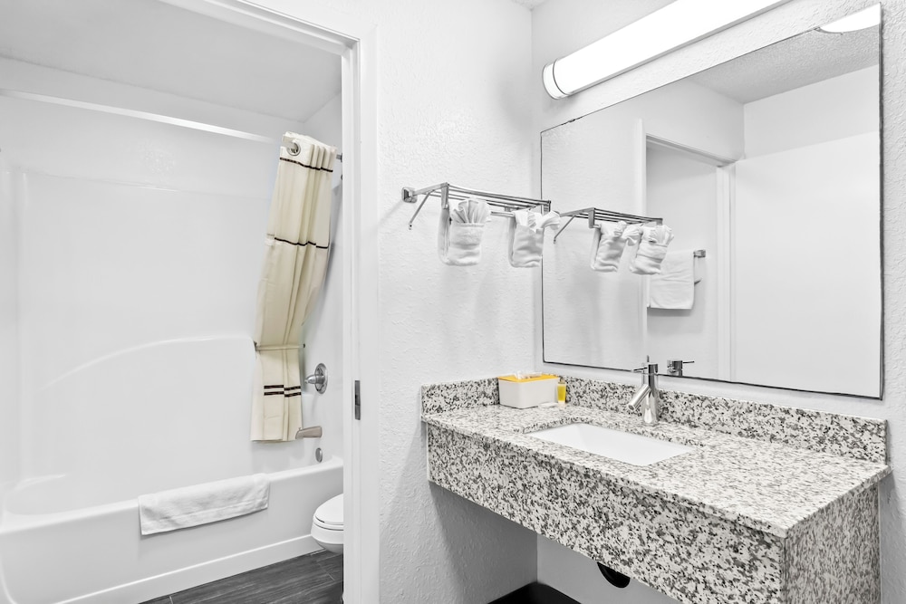 Homestay Inn & Suites