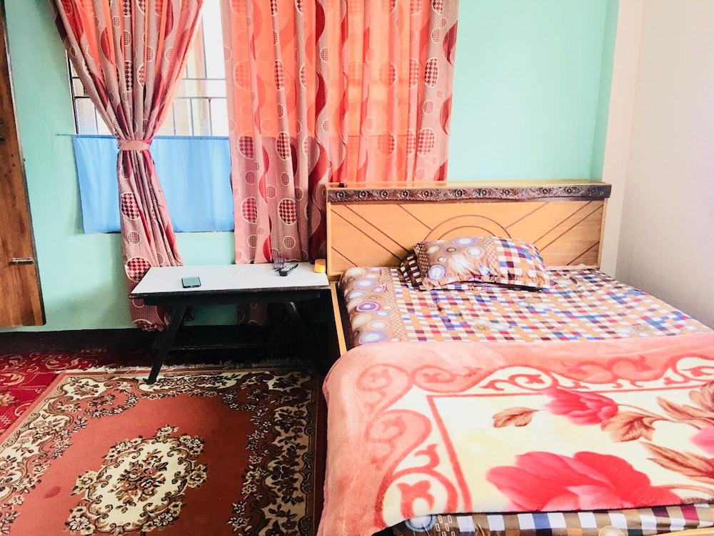 Sara's Backpackers Hotel
