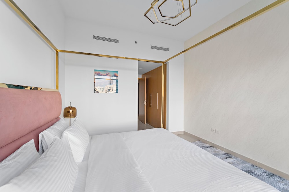 2BR 202 Bellevue Tower 1